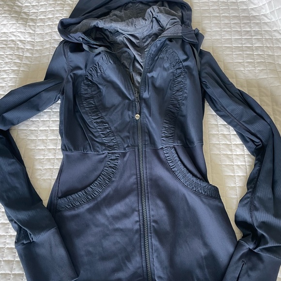 Lululemon Reversible Jacket with hood - Picture 2 of 3